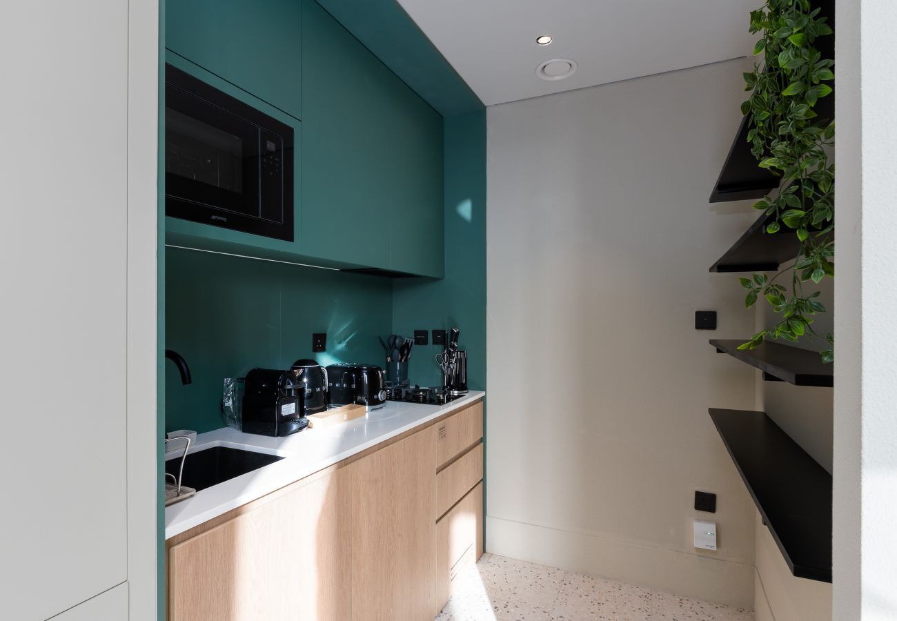 Studio in Dubai - Sleek Studio w/ Burj Views Near Downtown and Canal	