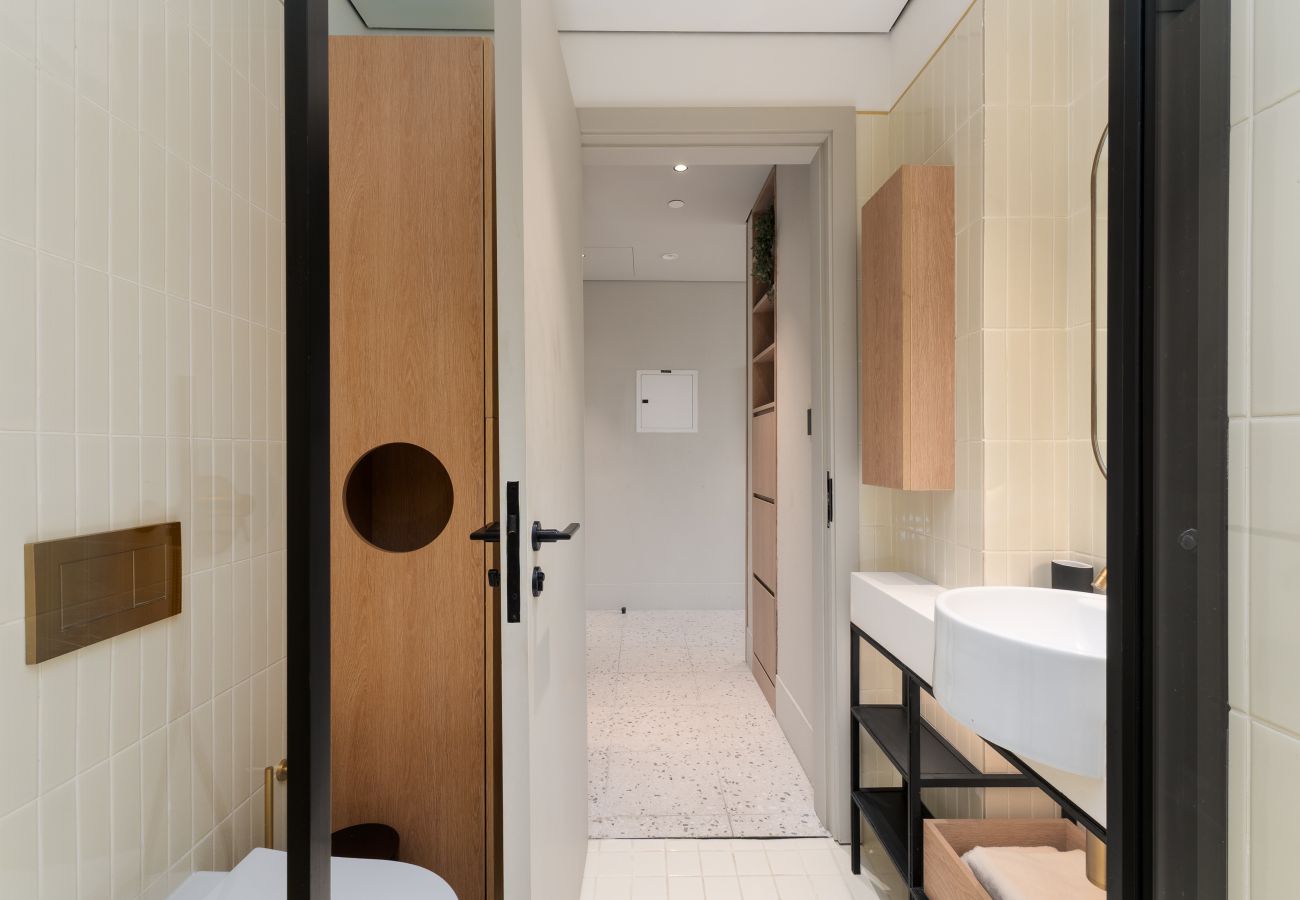Studio in Dubai - Sleek Studio w/ Burj Views Near Downtown and Canal	