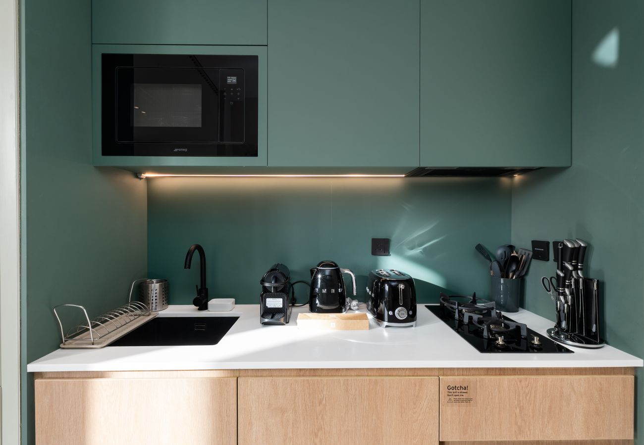 Studio in Dubai - Sleek Studio w/ Burj Views Near Downtown and Canal	