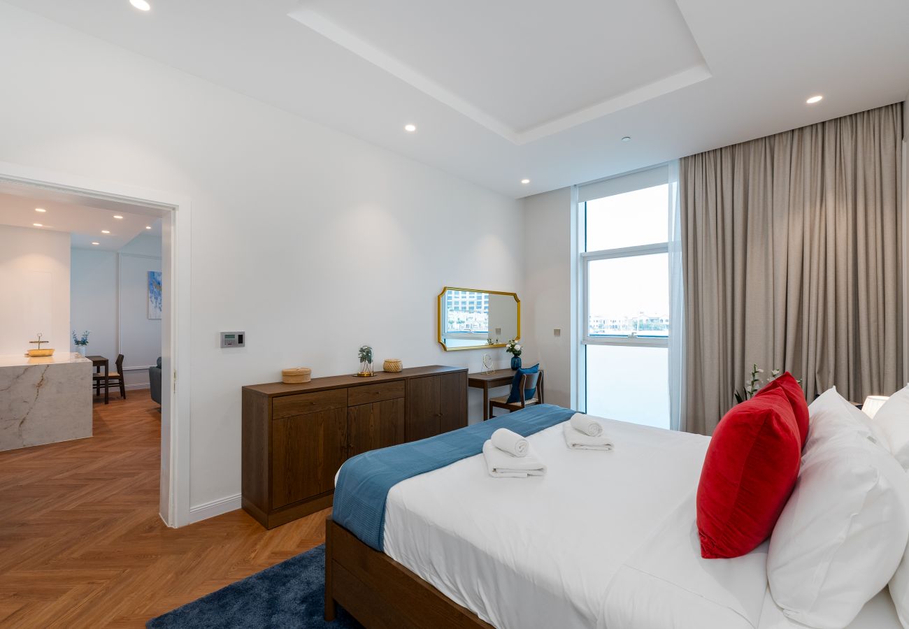 Apartment in Dubai - Marina-View 1BR at the Palm w/ Beach Access