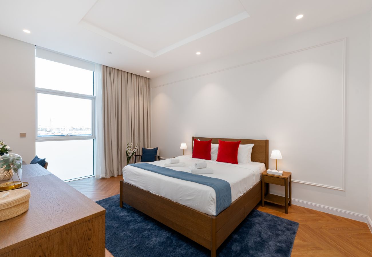 Apartment in Dubai - Marina-View 1BR at the Palm w/ Beach Access