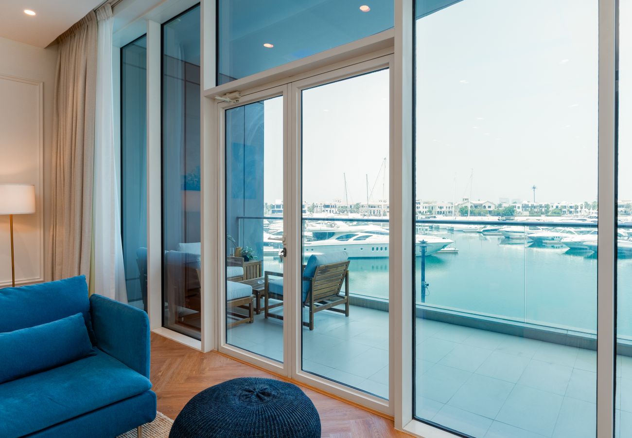 Apartment in Dubai - Marina-View 1BR at the Palm w/ Beach Access