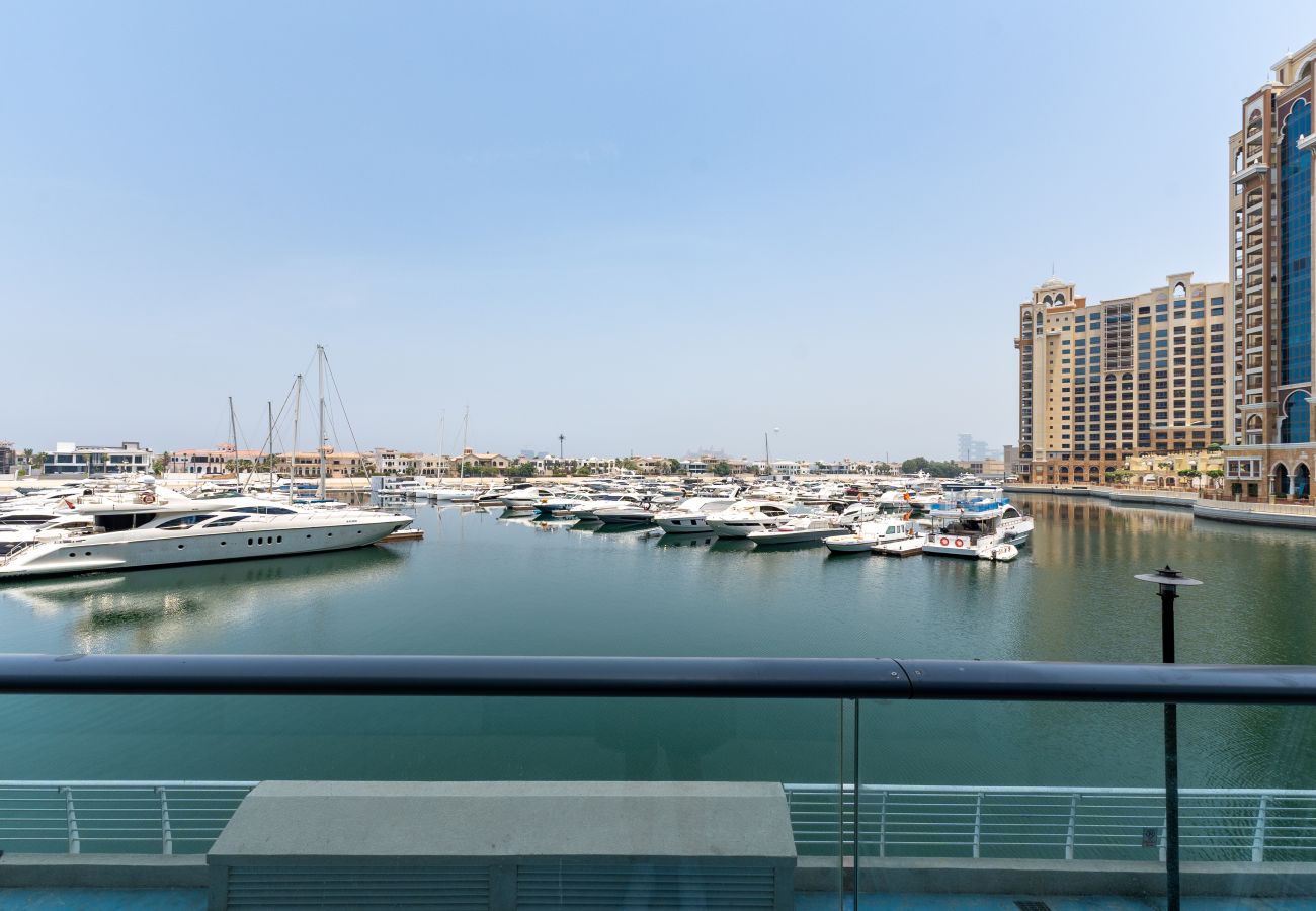 Apartment in Dubai - Marina-View 1BR at the Palm w/ Beach Access