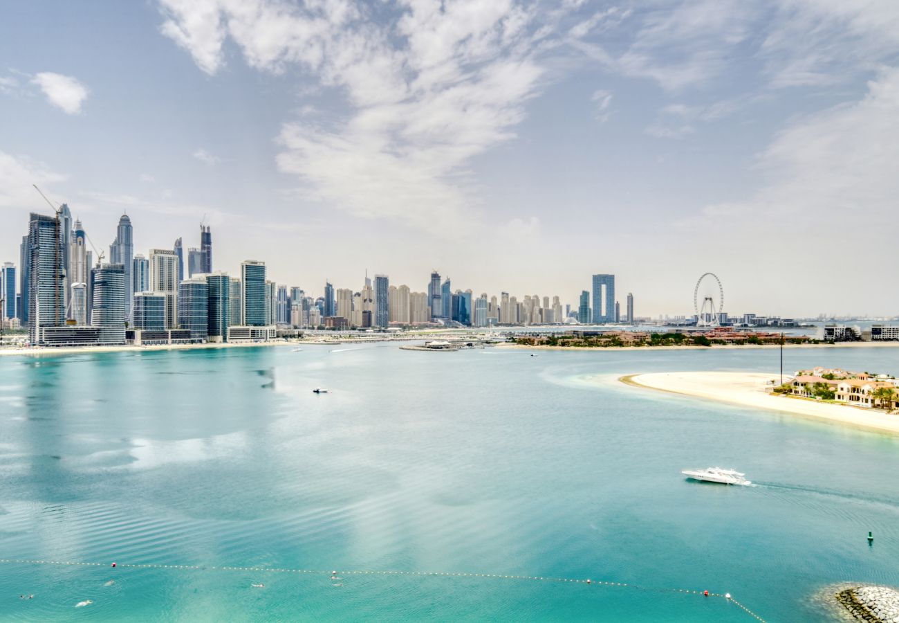 Apartment in Dubai - Marina-View 1BR at the Palm w/ Beach Access