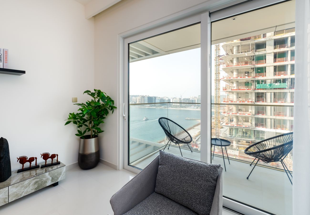 Apartment in Dubai - Modern 1BR Emaar Beachfront | Near Marina & JBR
