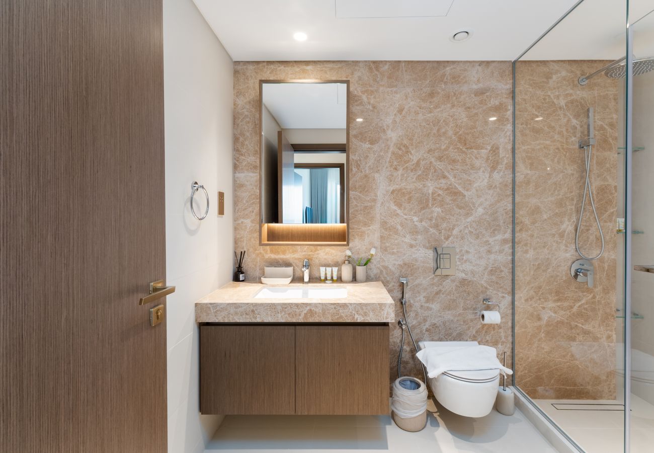 Apartment in Dubai - Modern 1BR Emaar Beachfront | Near Marina & JBR