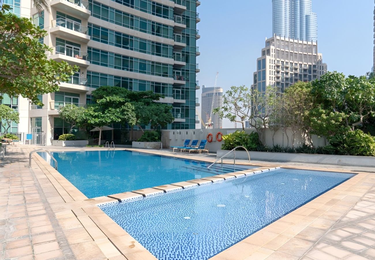 Apartment in Dubai - Modern Downtown 2BR, Walk to Mall, Burj Khalifa & Opera
