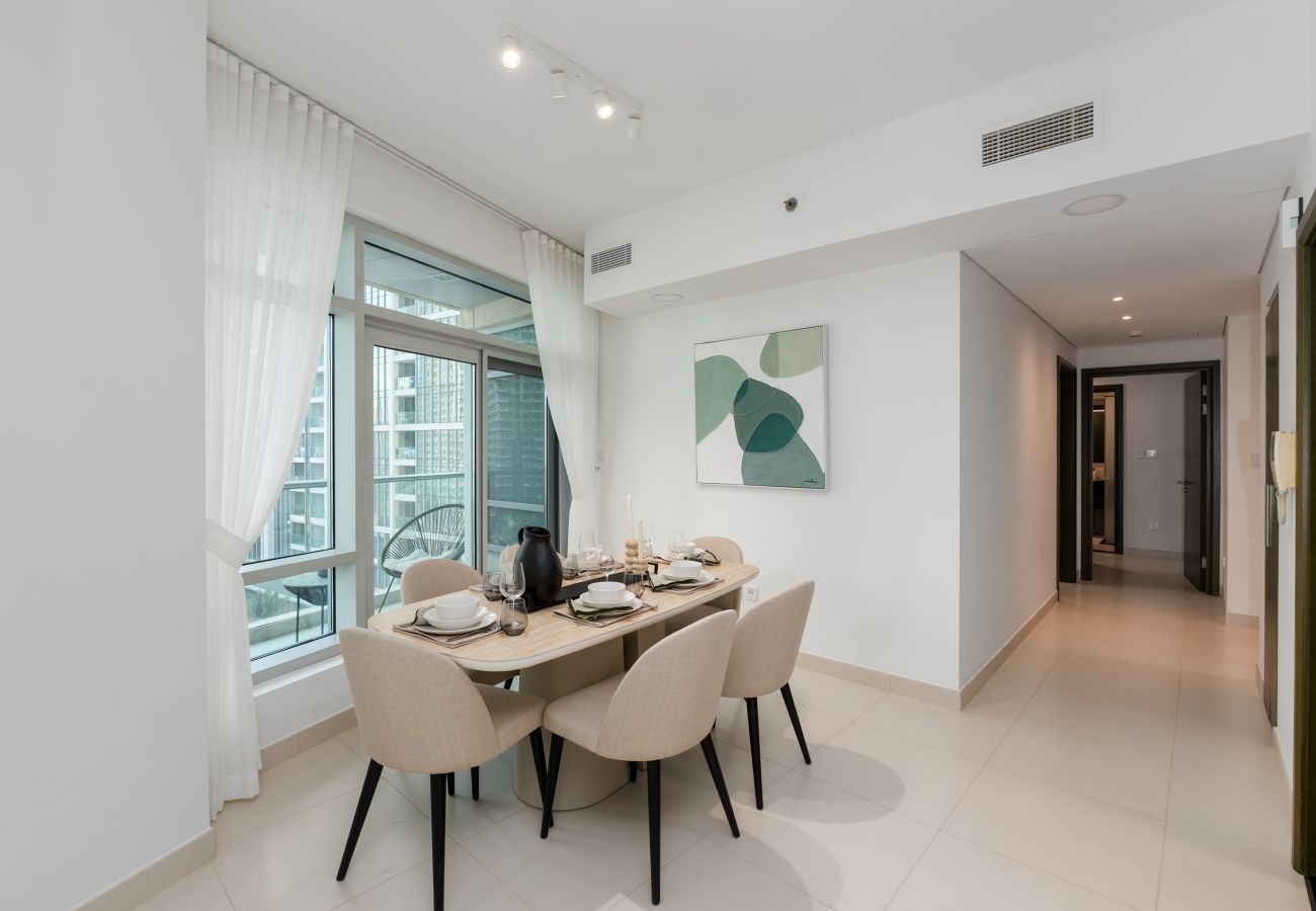 Apartment in Dubai - Modern Downtown 2BR, Walk to Mall, Burj Khalifa & Opera
