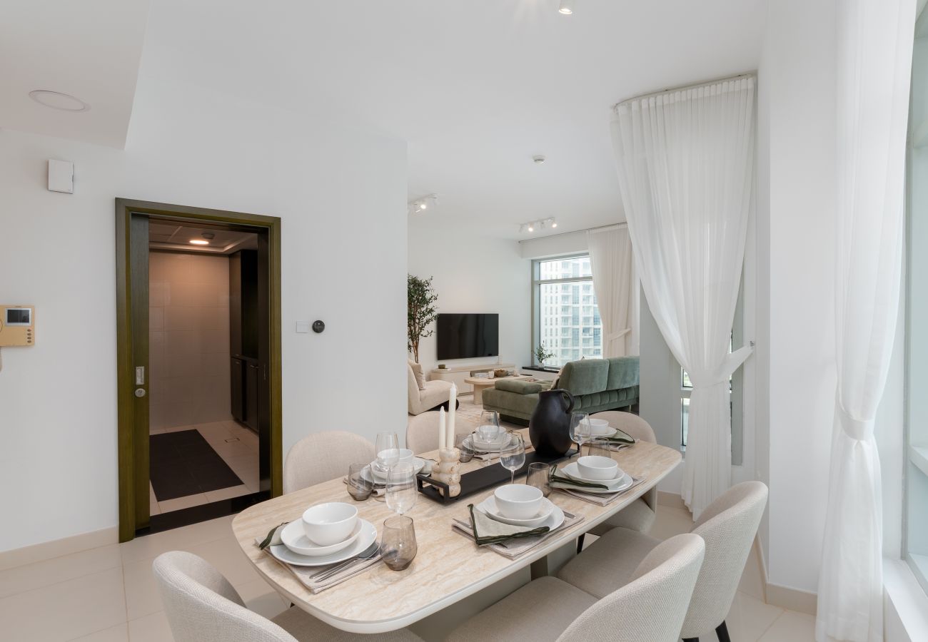 Apartment in Dubai - Modern Downtown 2BR, Walk to Mall, Burj Khalifa & Opera