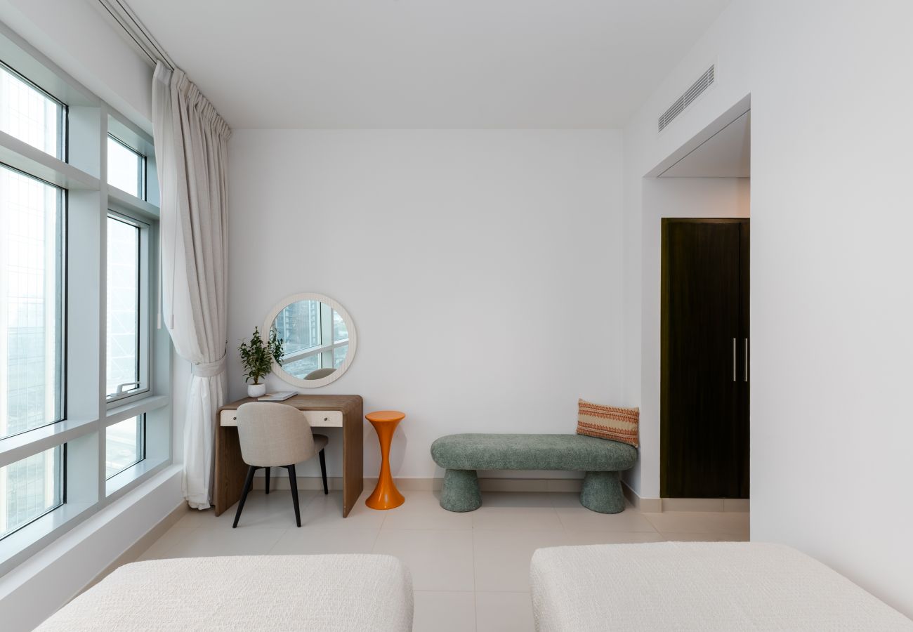 Apartment in Dubai - Modern Downtown 2BR, Walk to Mall, Burj Khalifa & Opera