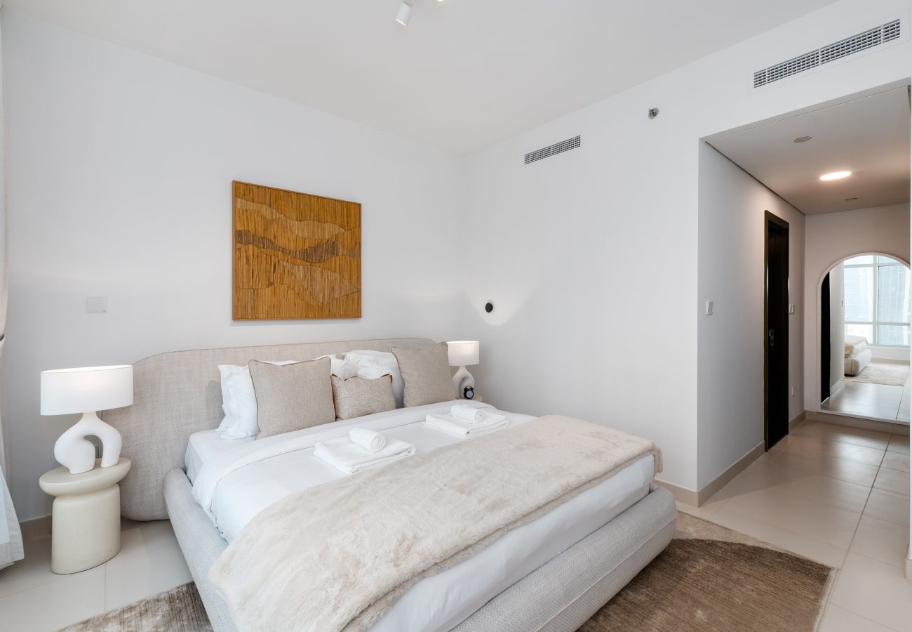 Apartment in Dubai - Modern Downtown 2BR, Walk to Mall, Burj Khalifa & Opera