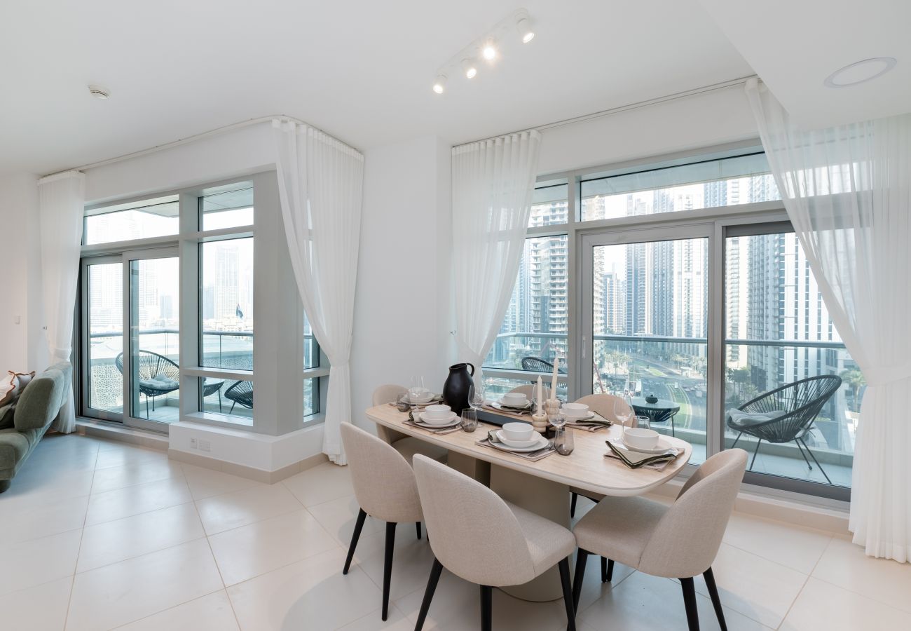Apartment in Dubai - Modern Downtown 2BR, Walk to Mall, Burj Khalifa & Opera
