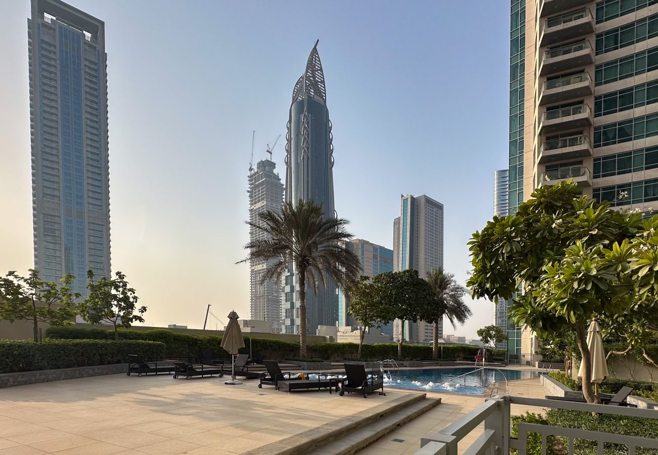 Apartment in Dubai - Modern Downtown 2BR, Walk to Mall, Burj Khalifa & Opera