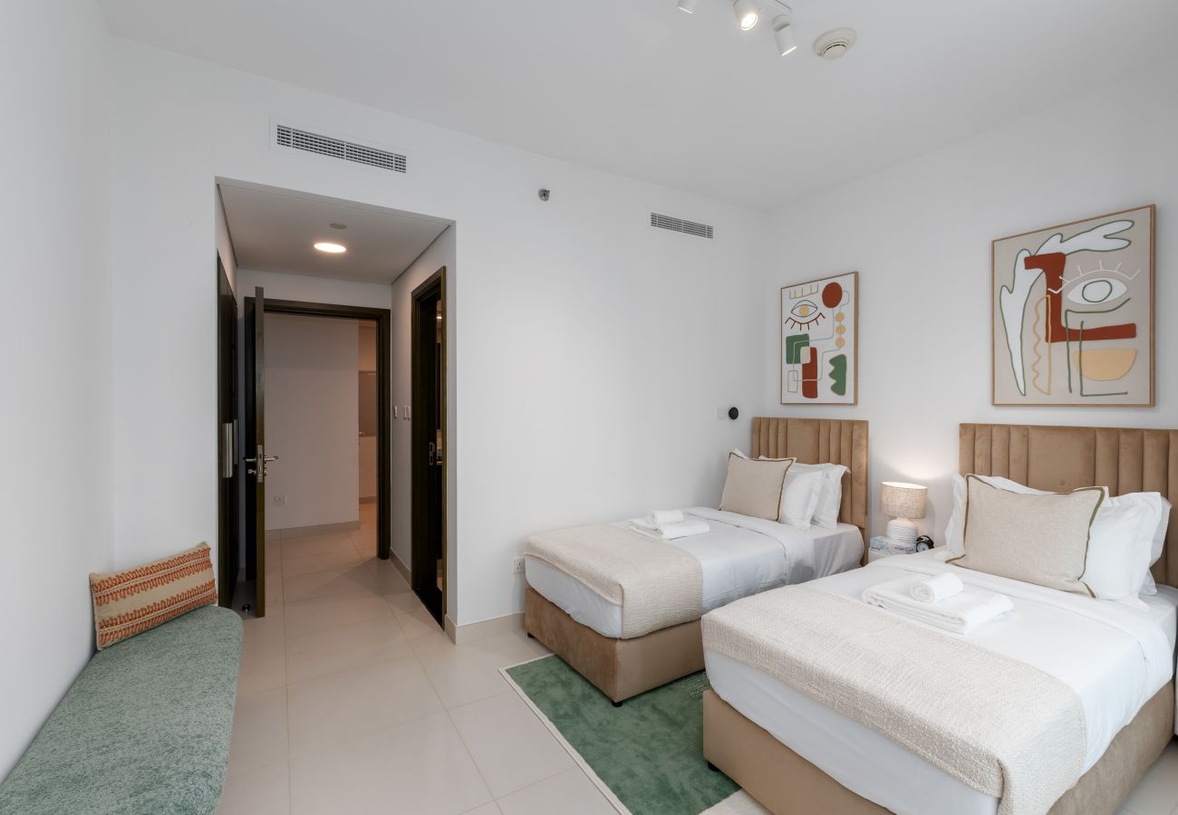 Apartment in Dubai - Modern Downtown 2BR, Walk to Mall, Burj Khalifa & Opera