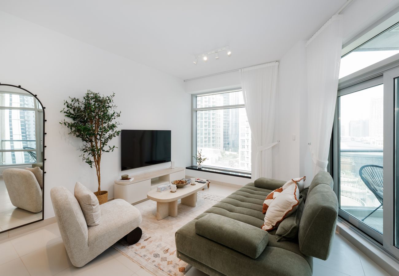 Apartment in Dubai - Modern Downtown 2BR, Walk to Mall, Burj Khalifa & Opera