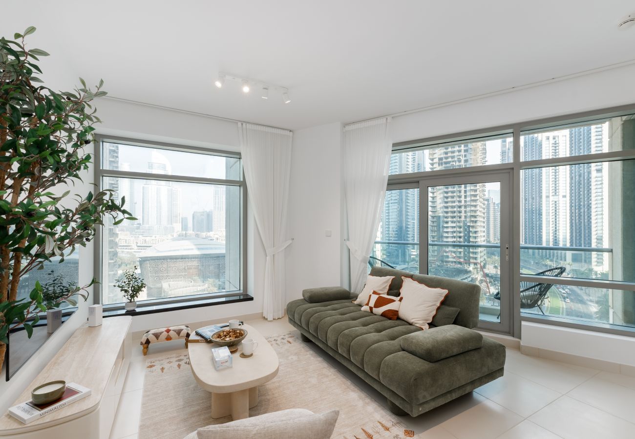 Apartment in Dubai - Modern Downtown 2BR, Walk to Mall, Burj Khalifa & Opera