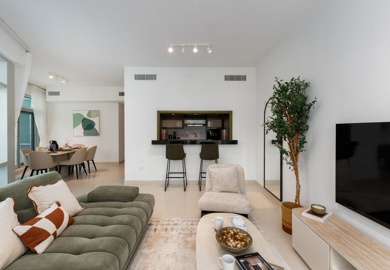 Apartment in Dubai - Modern Downtown 2BR, Walk to Mall, Burj Khalifa & Opera