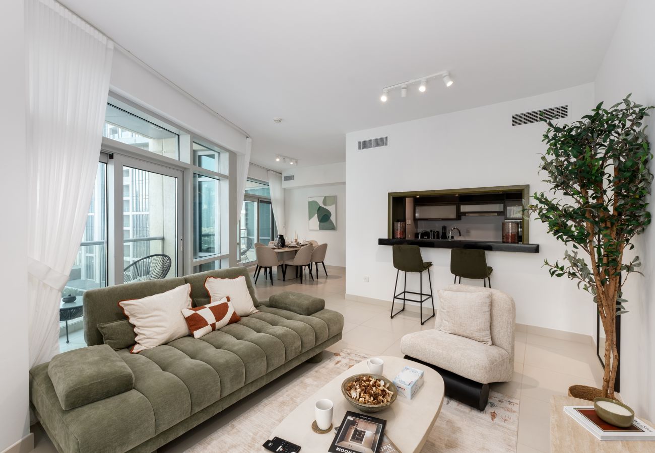 Apartment in Dubai - Modern Downtown 2BR, Walk to Mall, Burj Khalifa & Opera