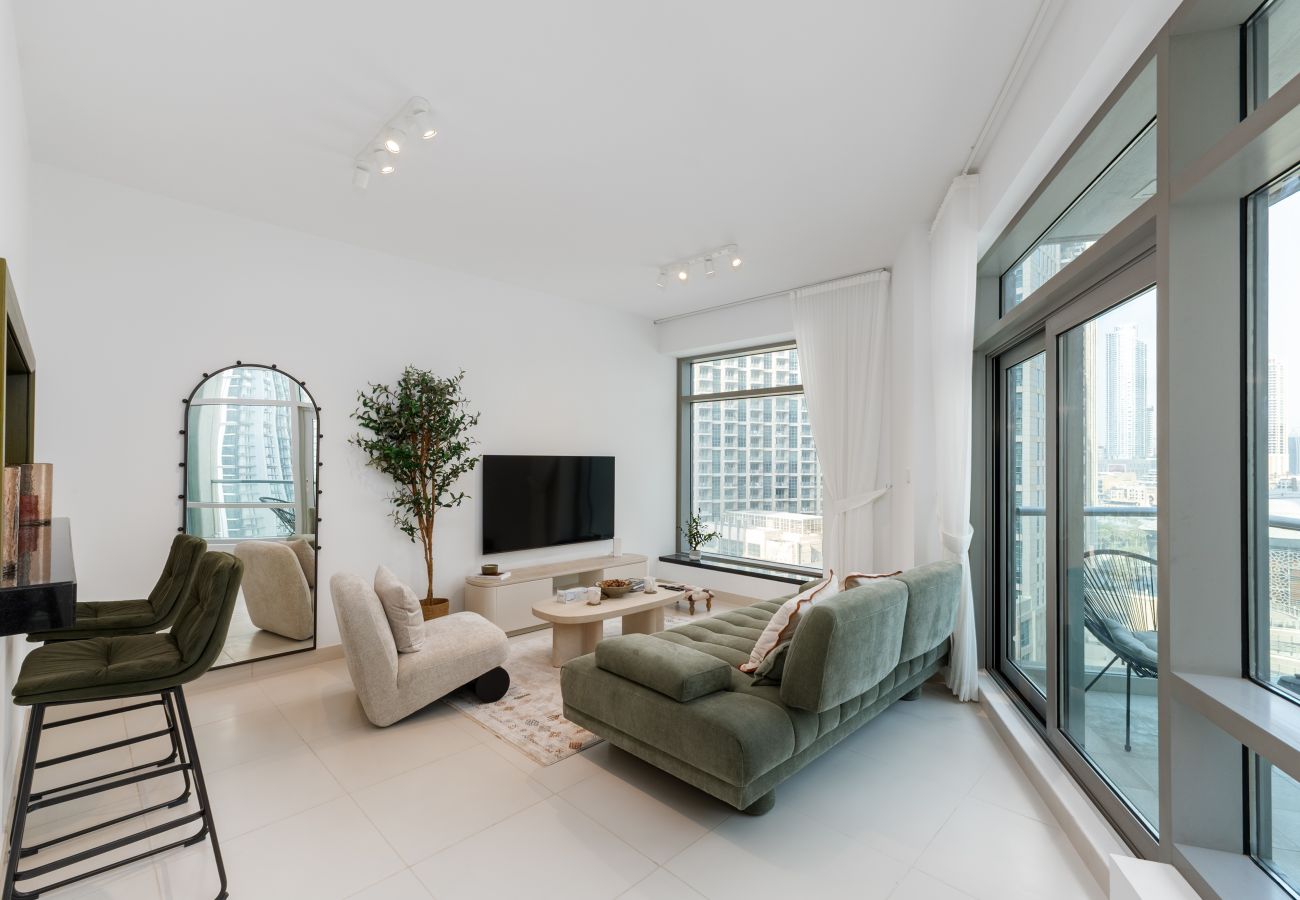 Apartment in Dubai - Modern Downtown 2BR, Walk to Mall, Burj Khalifa & Opera