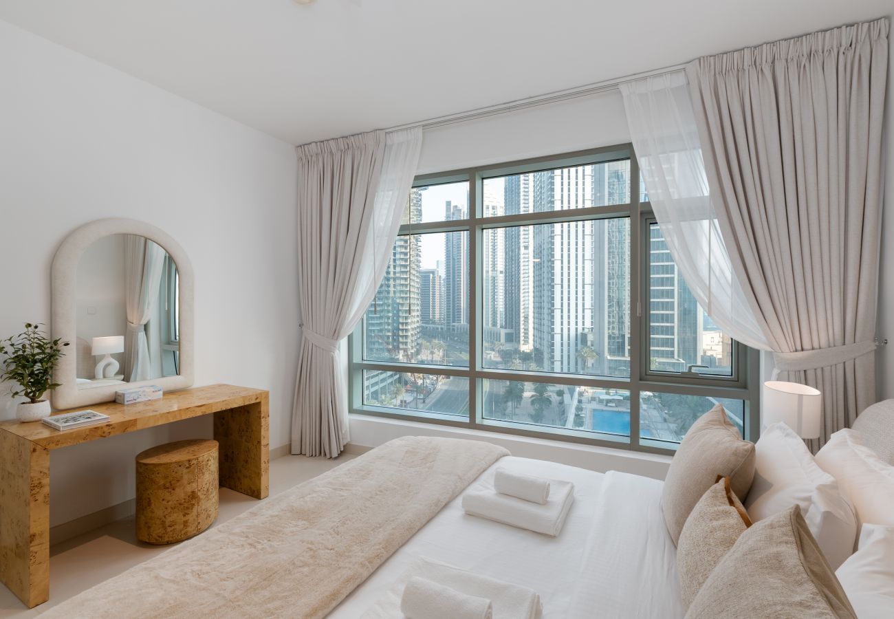 Apartment in Dubai - Modern Downtown 2BR, Walk to Mall, Burj Khalifa & Opera