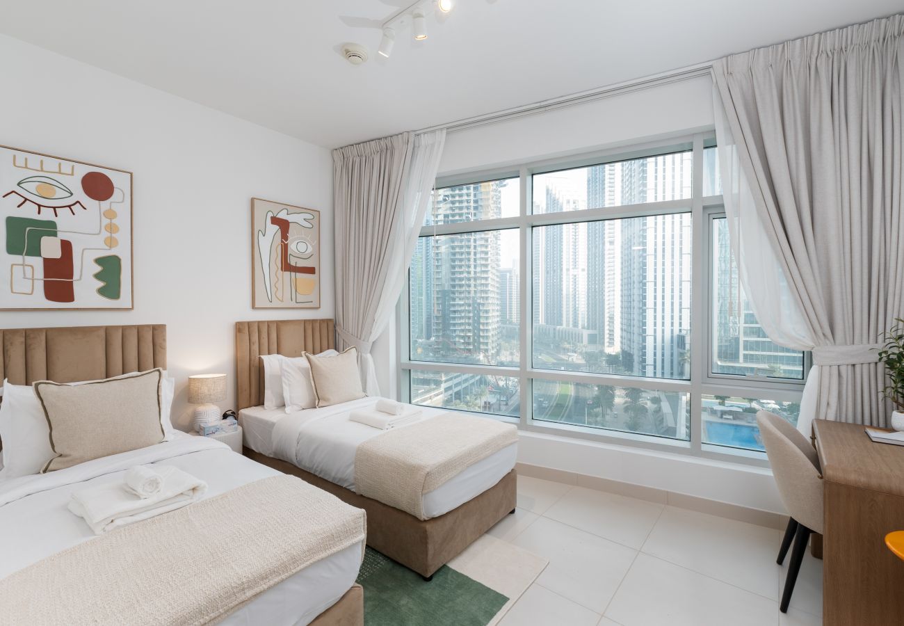 Apartment in Dubai - Modern Downtown 2BR, Walk to Mall, Burj Khalifa & Opera