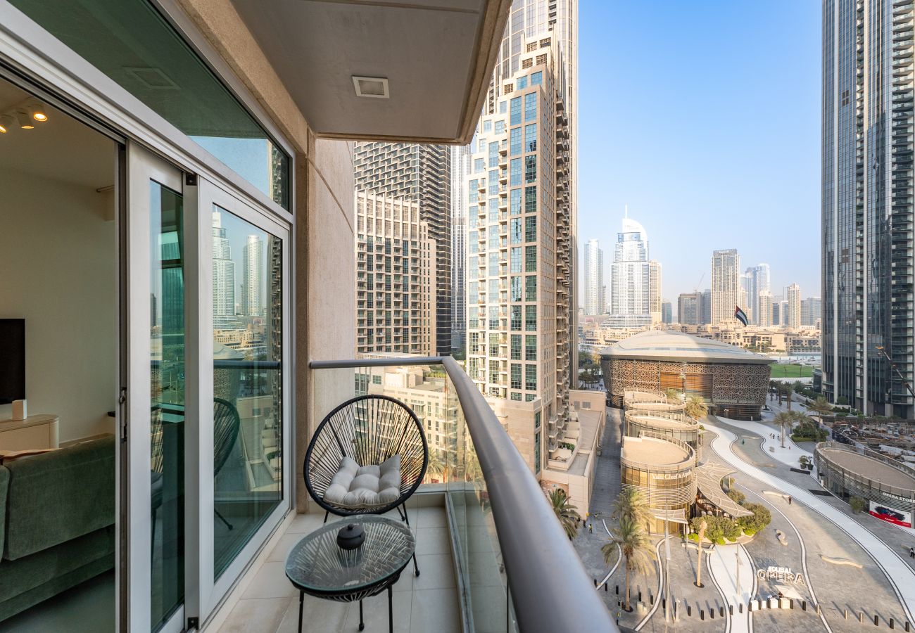 Apartment in Dubai - Modern Downtown 2BR, Walk to Mall, Burj Khalifa & Opera