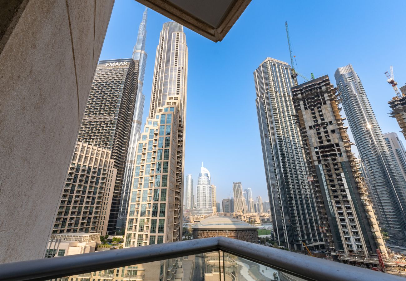 Apartment in Dubai - Modern Downtown 2BR, Walk to Mall, Burj Khalifa & Opera