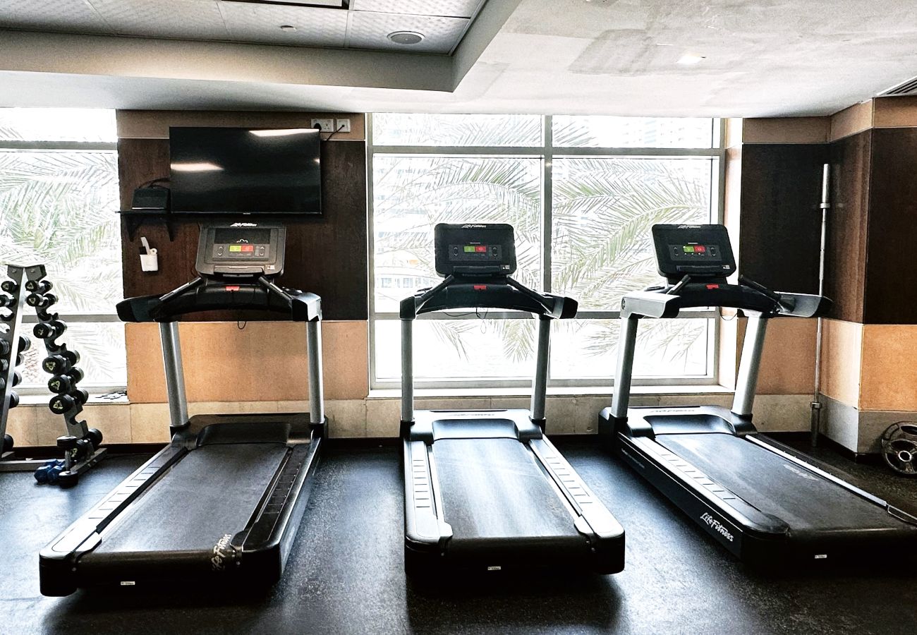 Apartment in Dubai - Stylish 1BR Dubai Marina w/ Pool and Gym