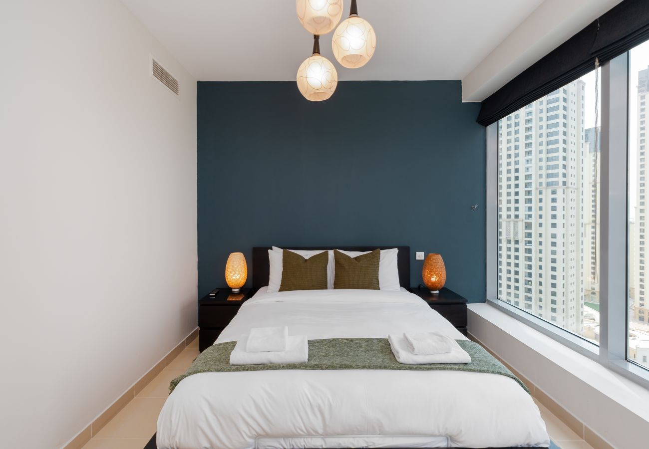 Apartment in Dubai - Stylish 1BR Dubai Marina w/ Pool and Gym