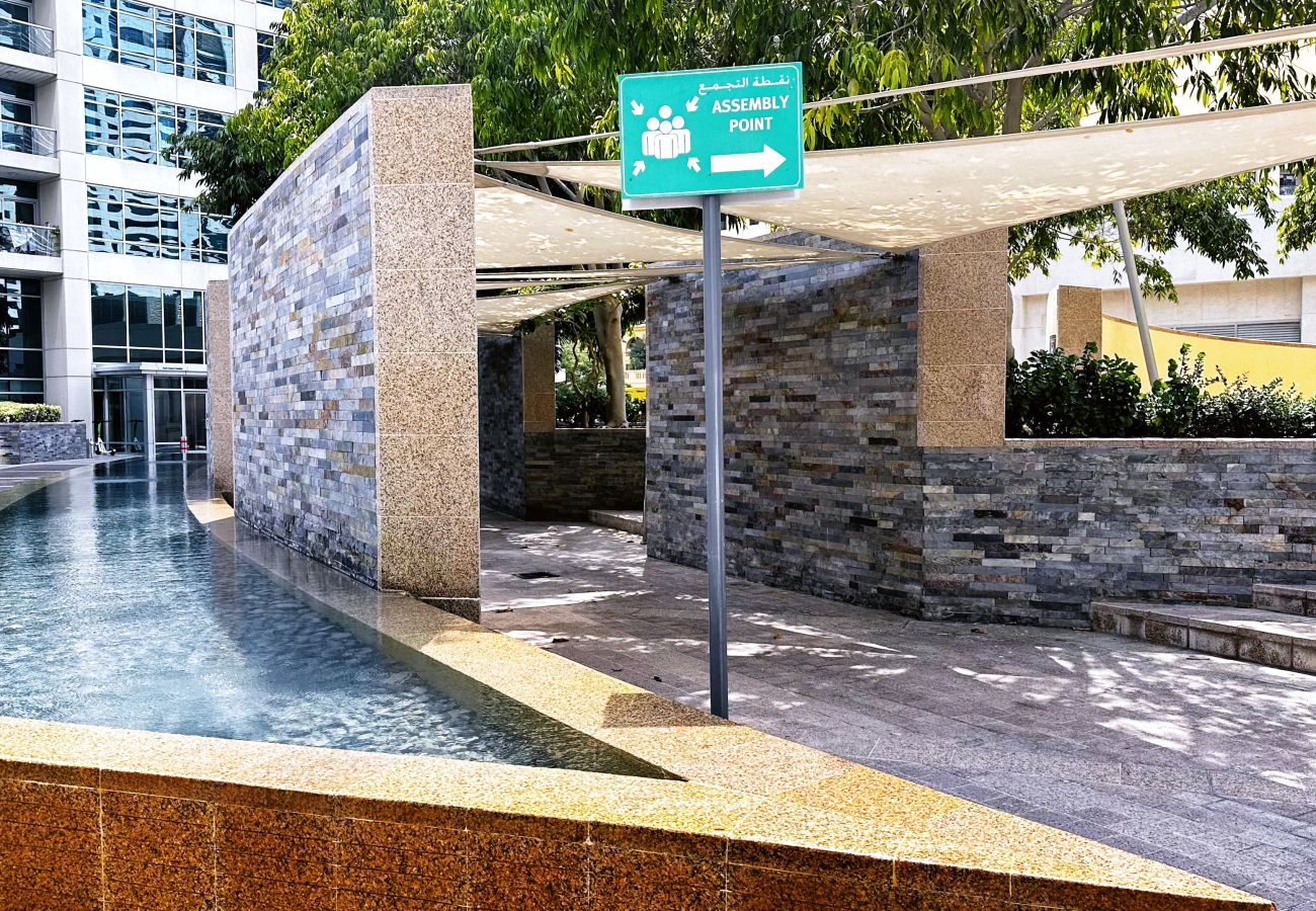 Apartment in Dubai - Stylish 1BR Dubai Marina w/ Pool and Gym