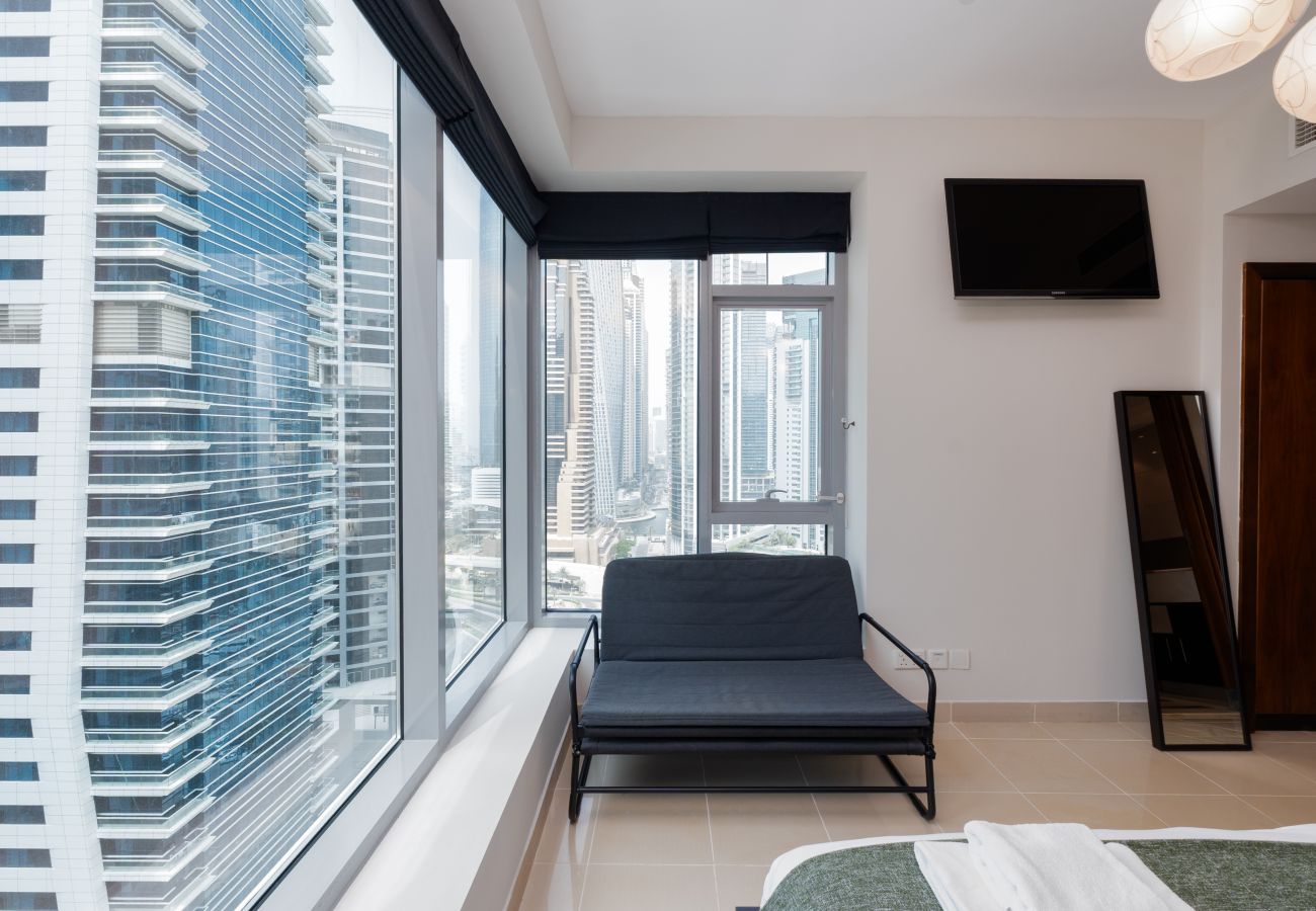 Apartment in Dubai - Stylish 1BR Dubai Marina w/ Pool and Gym