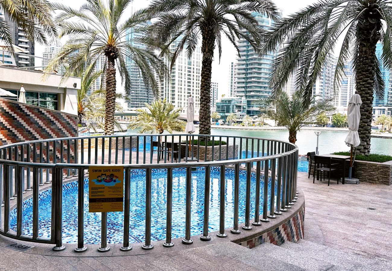 Apartment in Dubai - Stylish 1BR Dubai Marina w/ Pool and Gym