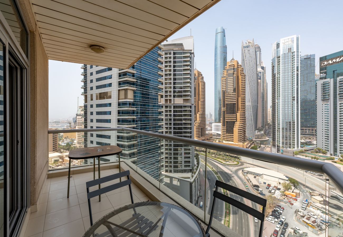 Apartment in Dubai - Stylish 1BR Dubai Marina w/ Pool and Gym