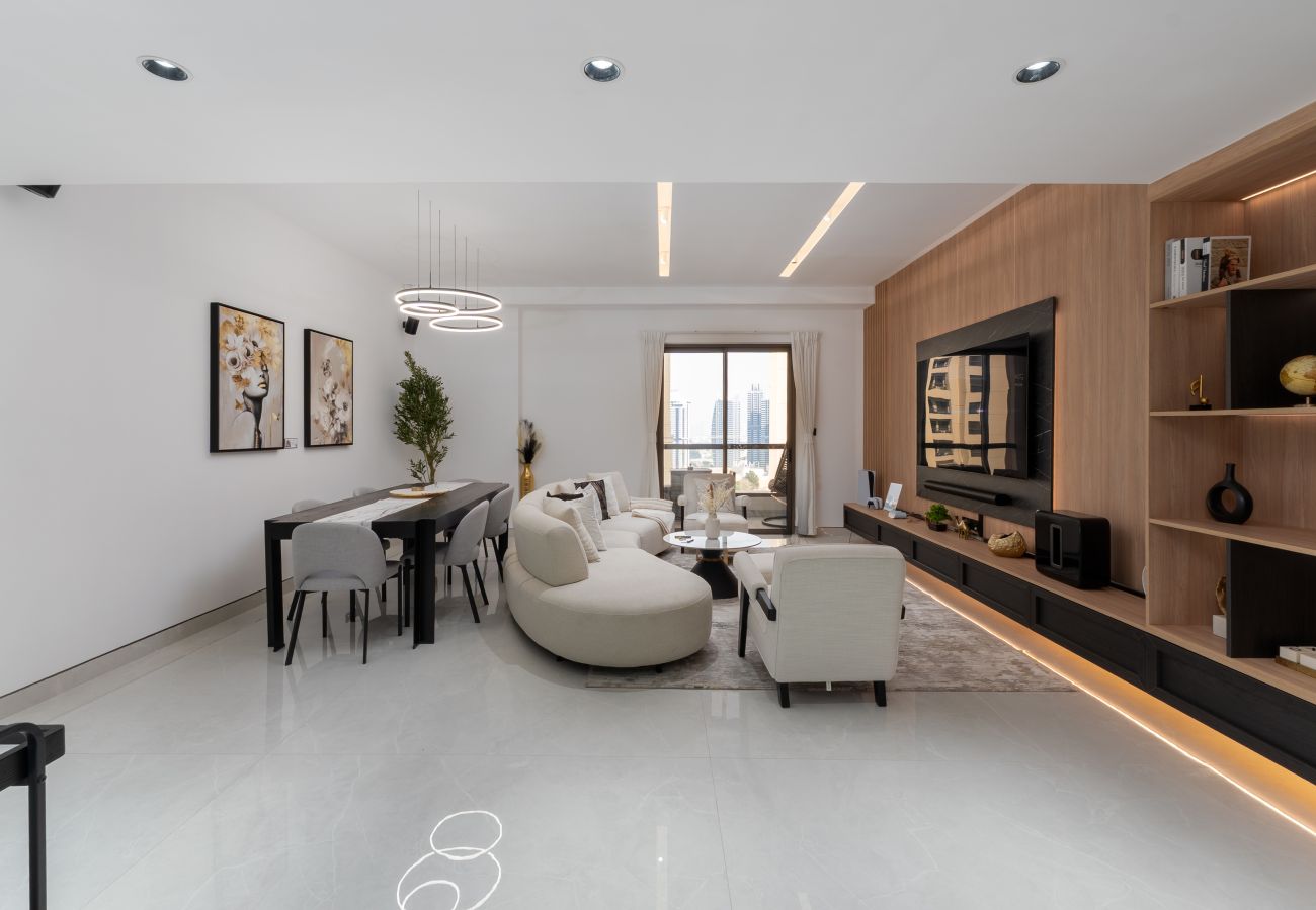 Apartment in Dubai - Elegant 2BR w/ Balcony, walk to JBR Beach