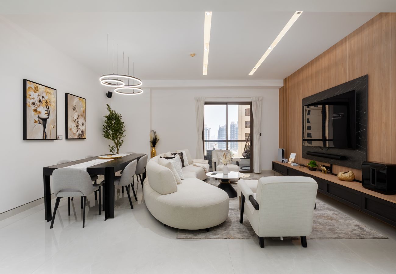 Apartment in Dubai - Elegant 2BR w/ Balcony, walk to JBR Beach