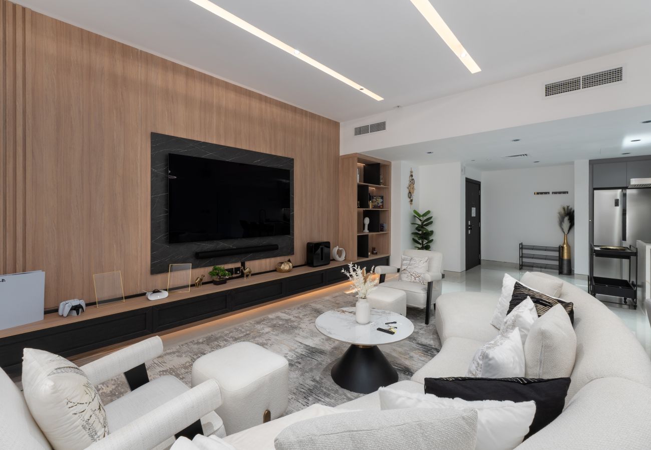 Apartment in Dubai - Elegant 2BR w/ Balcony, walk to JBR Beach