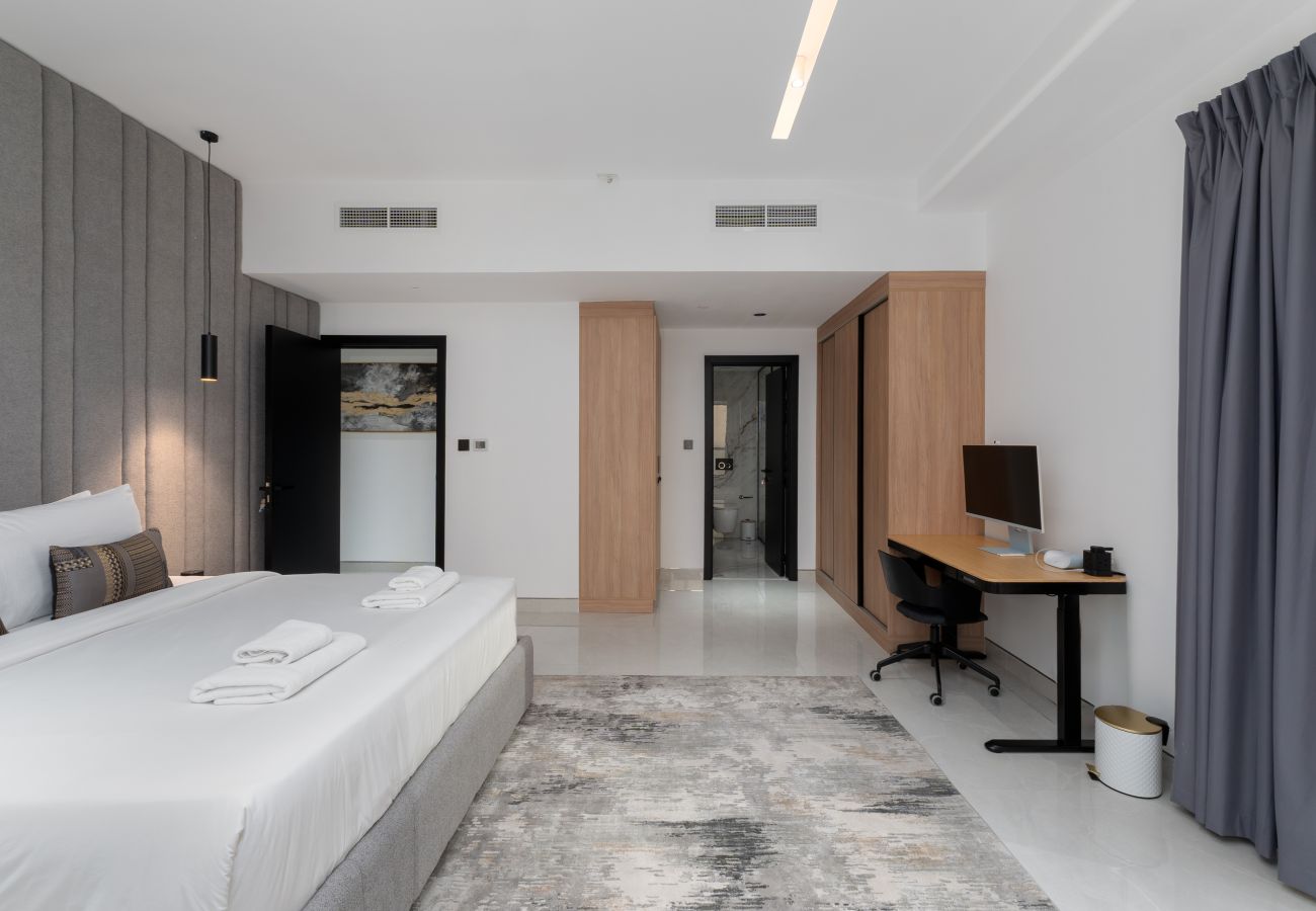Apartment in Dubai - Elegant 2BR w/ Balcony, walk to JBR Beach