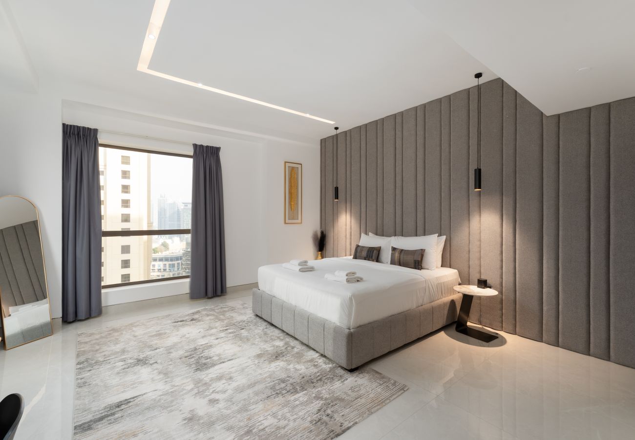 Apartment in Dubai - Elegant 2BR w/ Balcony, walk to JBR Beach
