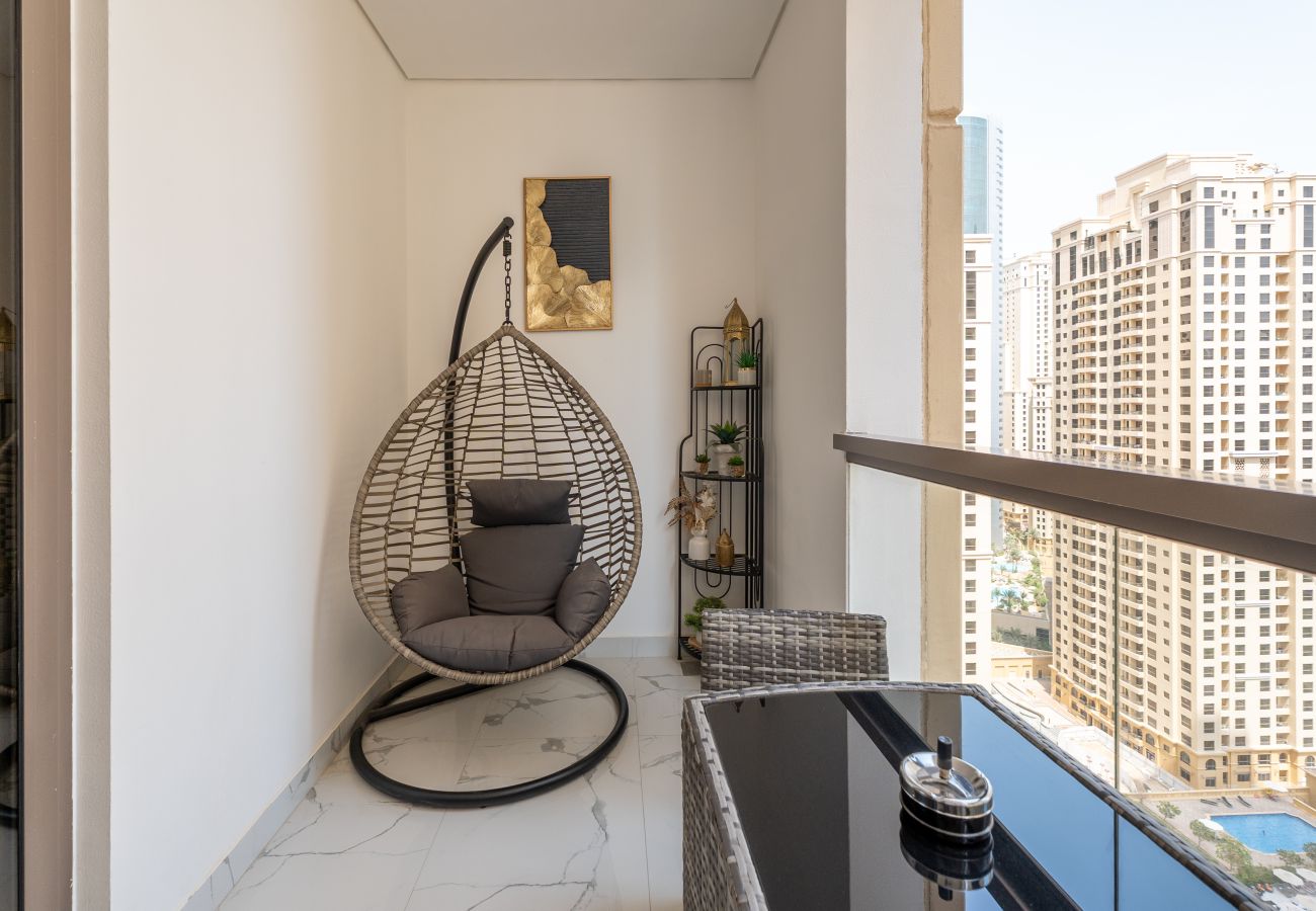 Apartment in Dubai - Elegant 2BR w/ Balcony, walk to JBR Beach