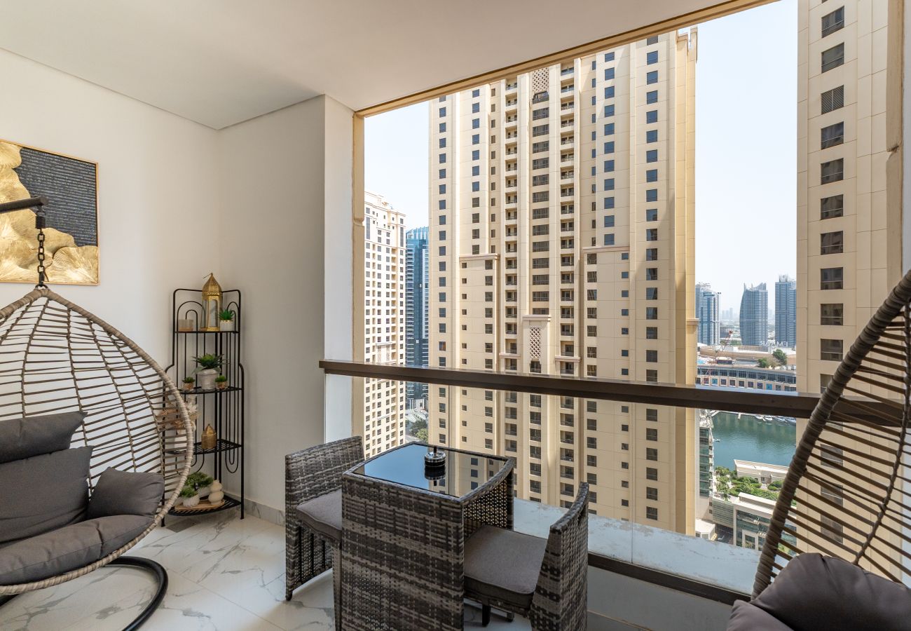 Apartment in Dubai - Elegant 2BR w/ Balcony, walk to JBR Beach