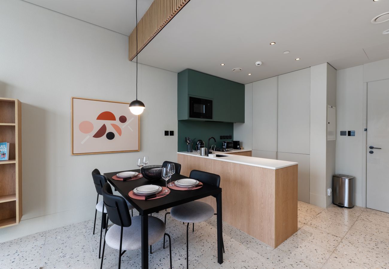 Apartment in Dubai - Chic 1BR w/ Burj Views Near Downtown and Canal	
