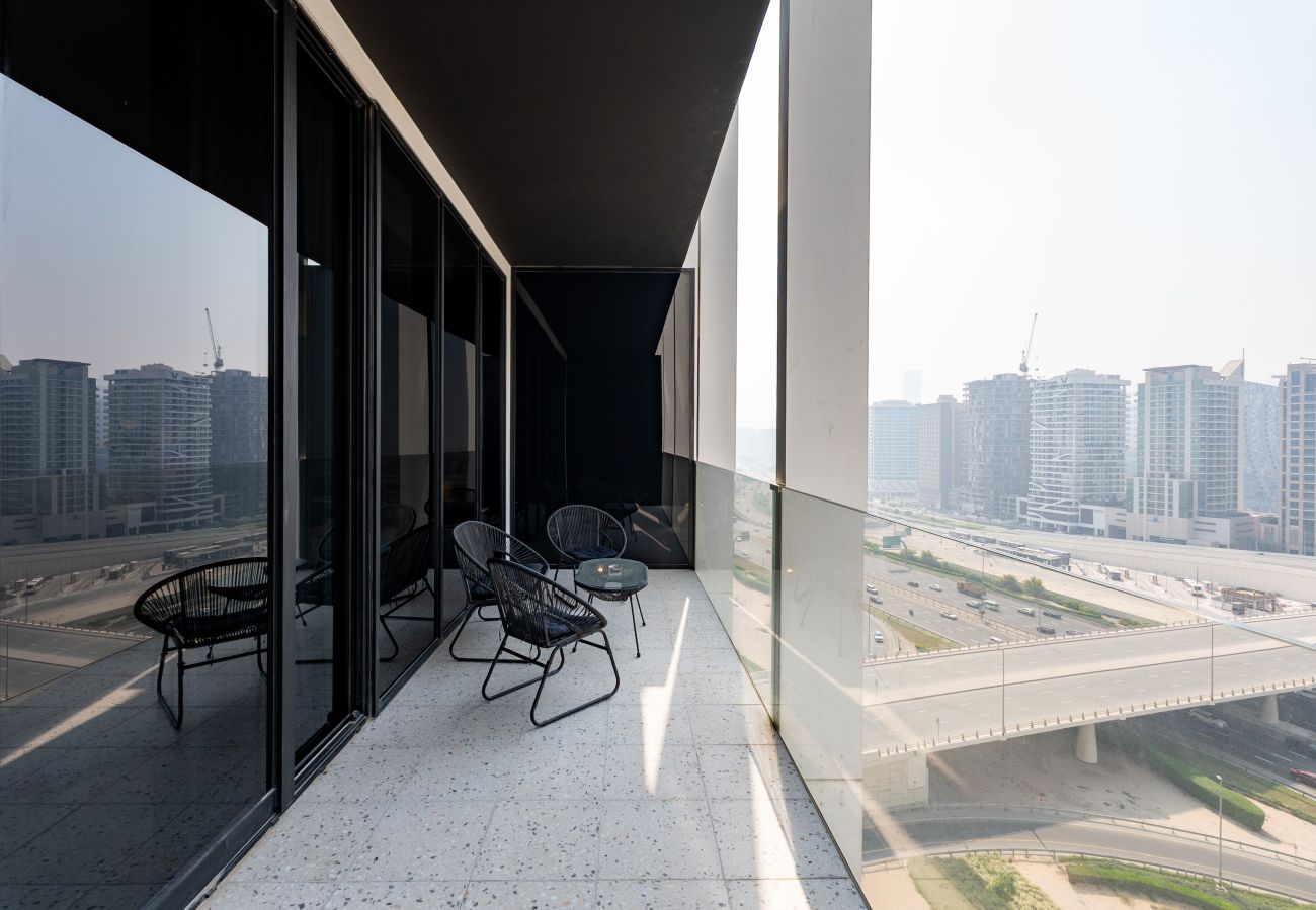 Apartment in Dubai - Chic 1BR w/ Burj Views Near Downtown and Canal	