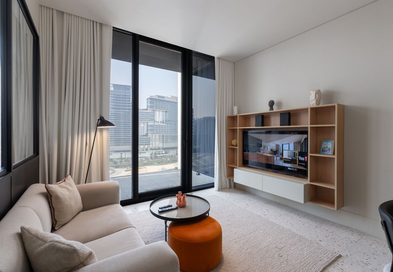 Apartment in Dubai - Chic 1BR w/ Burj Views Near Downtown and Canal	
