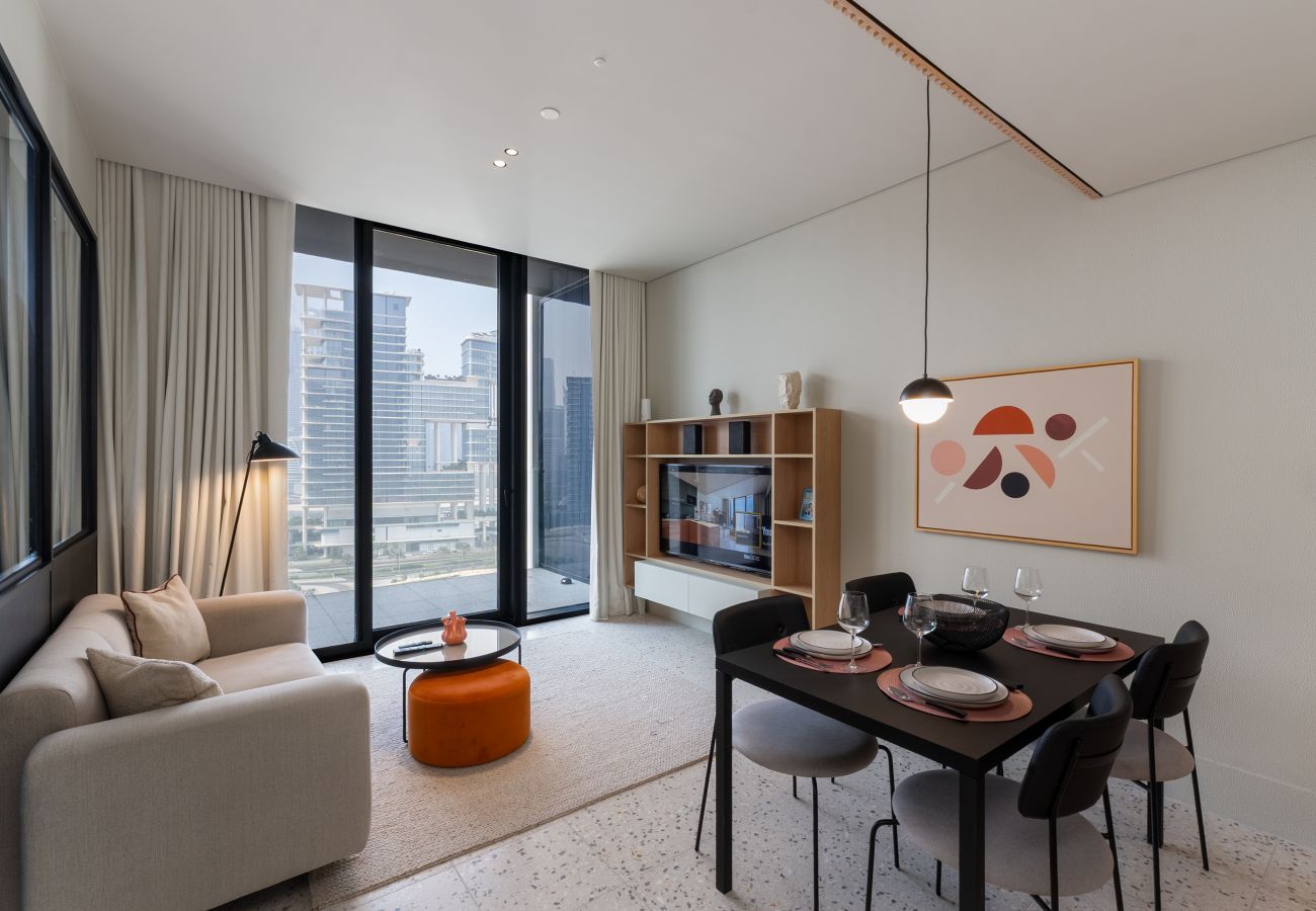 Apartment in Dubai - Chic 1BR w/ Burj Views Near Downtown and Canal	