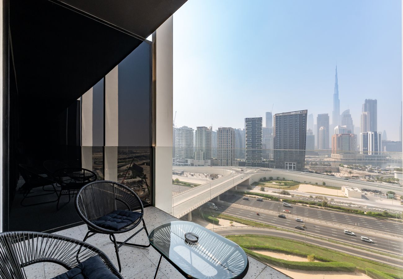 Apartment in Dubai - Chic 1BR w/ Burj Views Near Downtown and Canal	