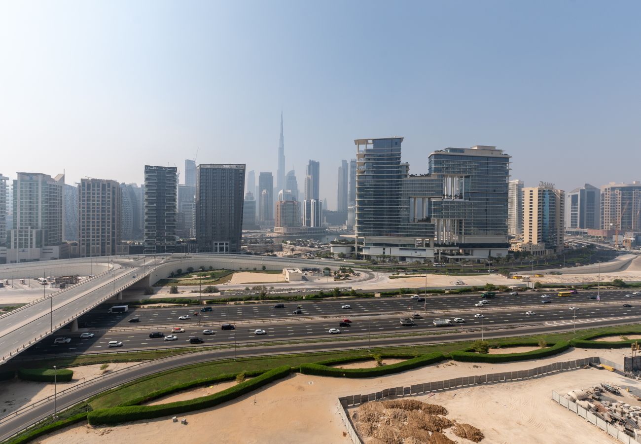 Apartment in Dubai - Chic 1BR w/ Burj Views Near Downtown and Canal	