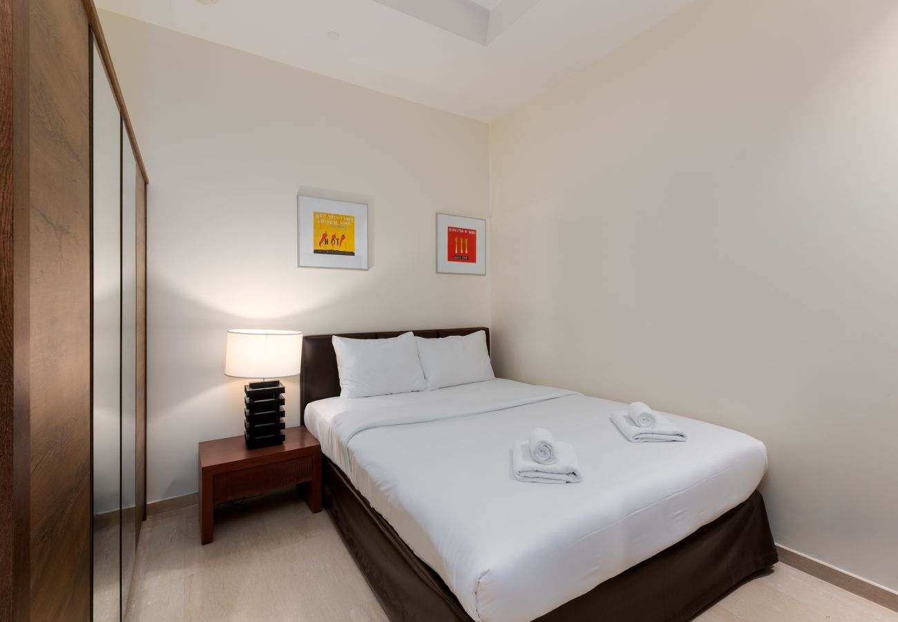 Apartment in Dubai - Prime Palm Jumeirah 3BR w/ Beach Access