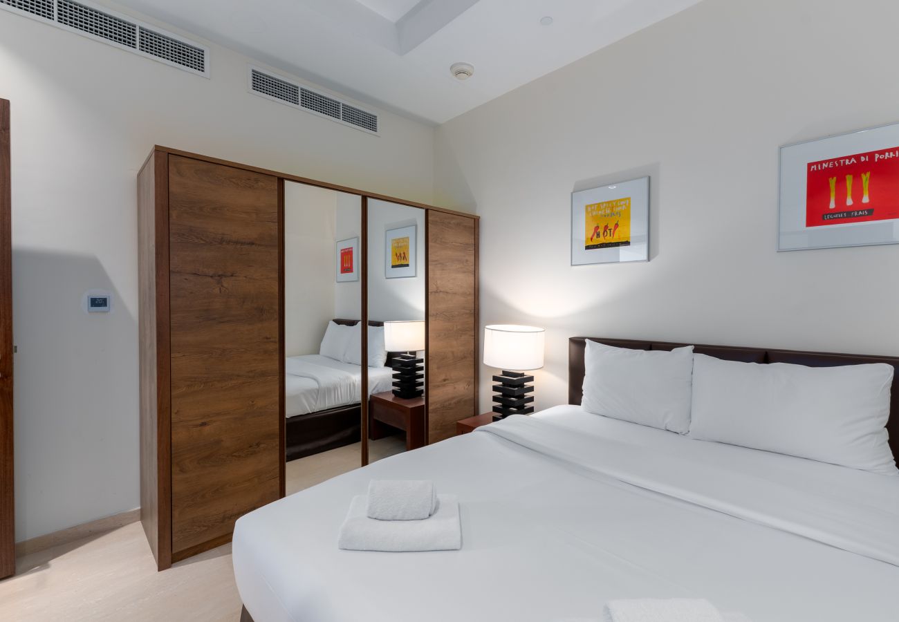 Apartment in Dubai - Prime Palm Jumeirah 3BR w/ Beach Access