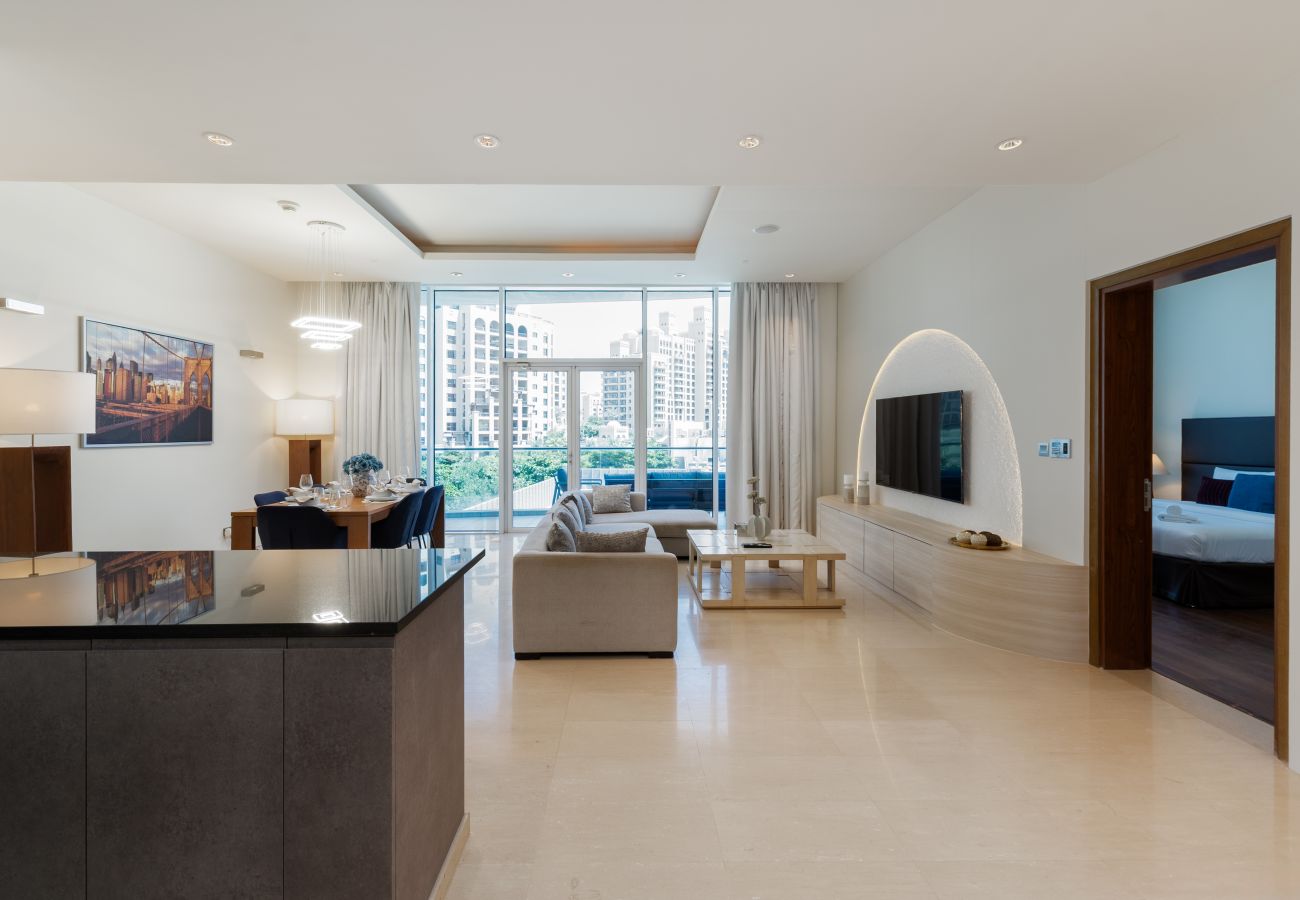 Apartment in Dubai - Prime Palm Jumeirah 3BR w/ Beach Access