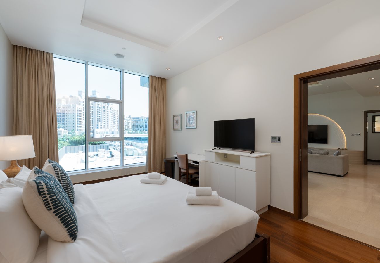 Apartment in Dubai - Prime Palm Jumeirah 3BR w/ Beach Access
